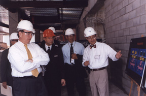 photo of Secretary Thompson touring the construction site of the Mark O. Hatfield Clinical Research Center