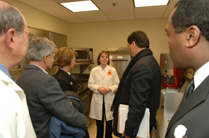 Metabolic Dietitian gives a tour to Drs. Gallin, Gottesman, Skarulis, Zerhouni, and Rodgers.