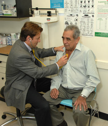 Dr. Mark Gladwin examines a patient at Cardozo.