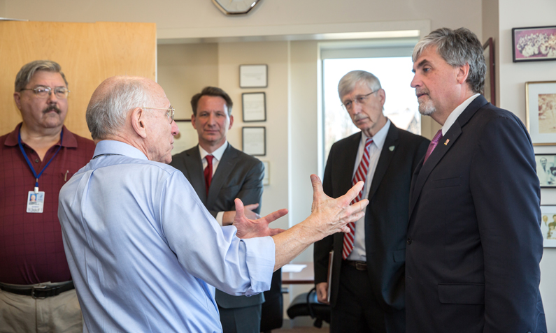Acting HHS Secretary visits with NIH doctors