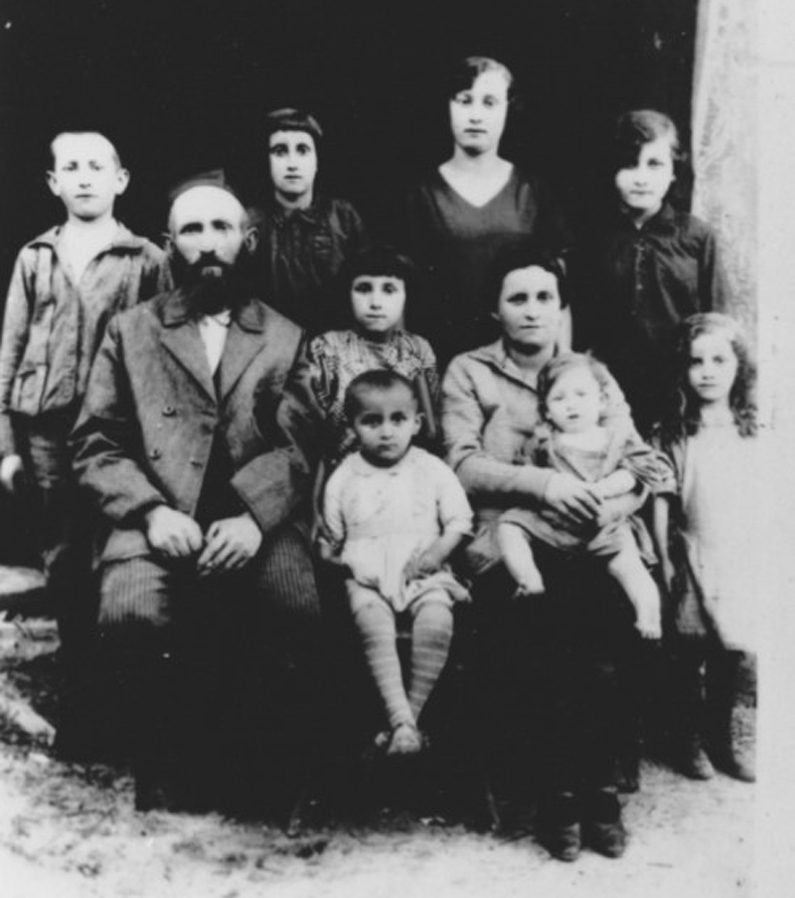 The Spektor family in Poland in the late 1930s